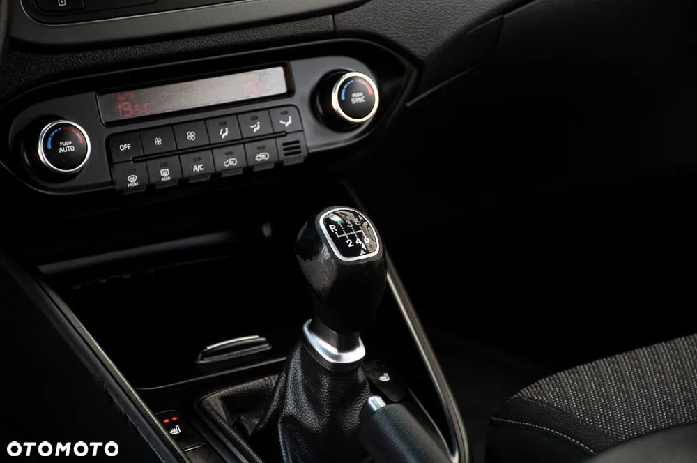 Kia Carens 1.6 GDI L 7os - 35