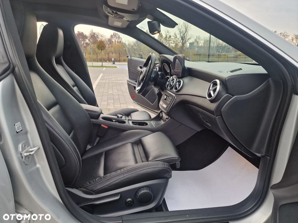 Mercedes-Benz CLA 250 4-Matic AMG Line - 12