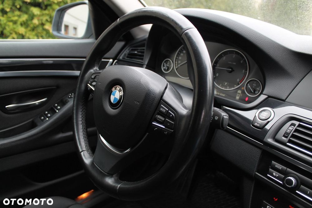 BMW Seria 5 520d - 28
