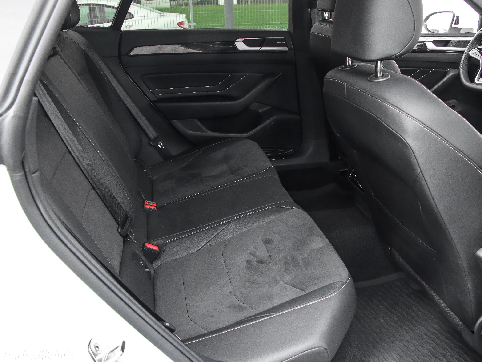 Volkswagen Arteon 2.0 TDI R-Line DSG - 13