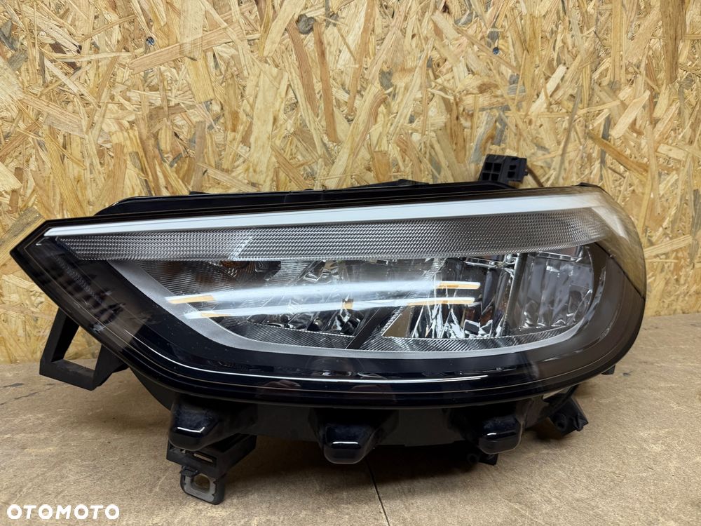 LAMPA LEWA FULL LED VOLVO ID3 10B941005A - 25