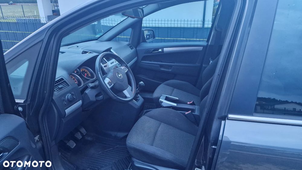 Opel Zafira 1.8 Sport - 21