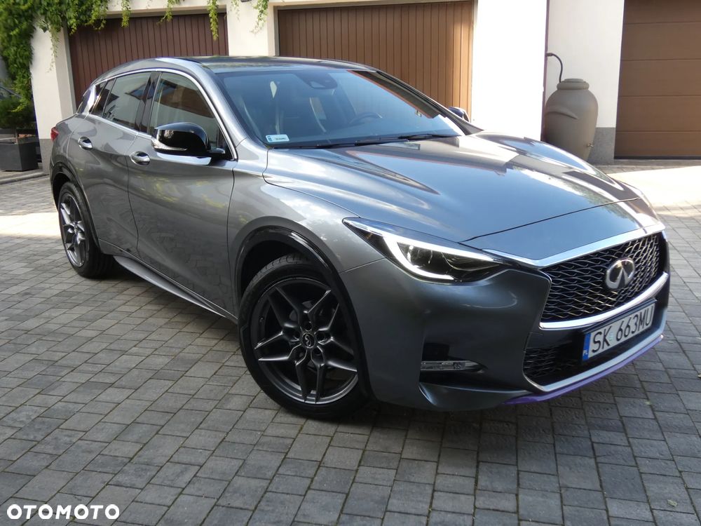 Infiniti Q30 1.6t Premium Tech 7DCT - 4