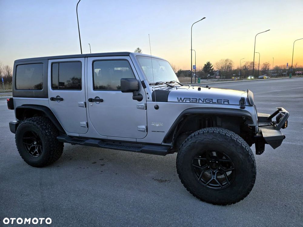 Jeep Wrangler 3.6 Unlim Sahara - 23