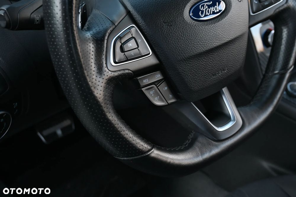 Ford Focus SW 1.5 EcoBoost S&S ST-LINE - 34