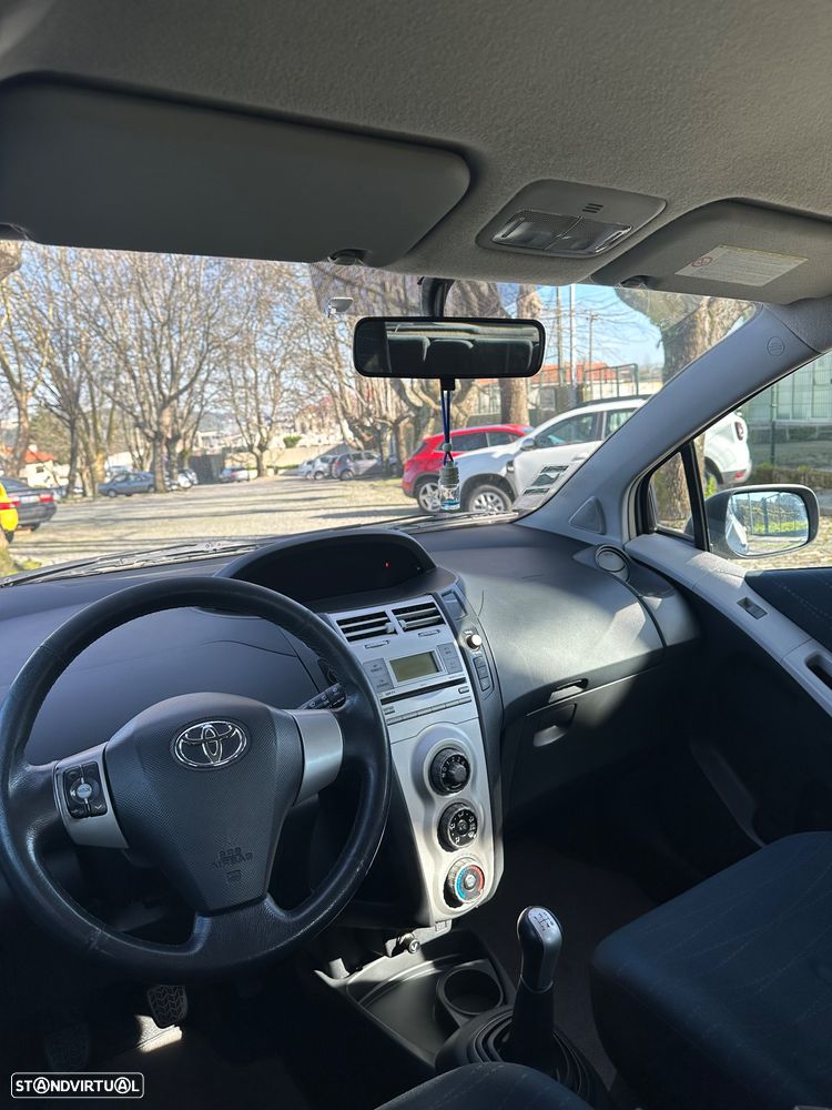 Toyota Yaris 1.0 VVT-i AC - 27