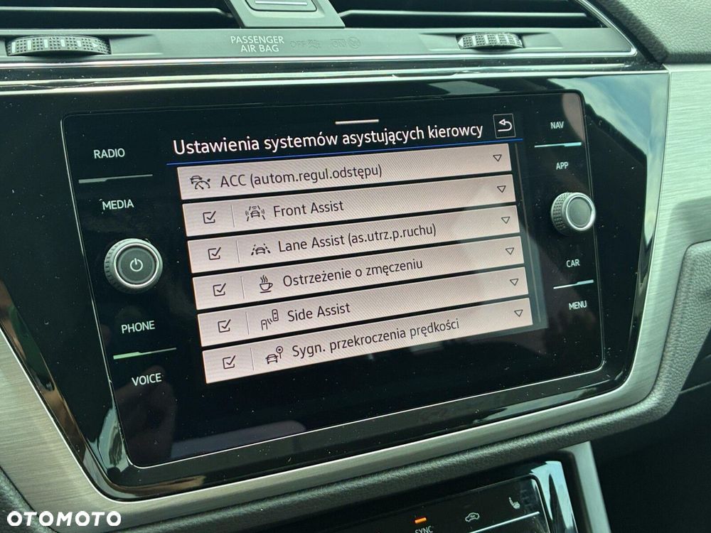Volkswagen Touran - 21