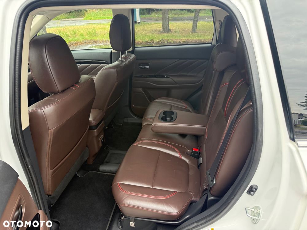 Mitsubishi Outlander 2.0 Instyle + 4WD CVT - 8