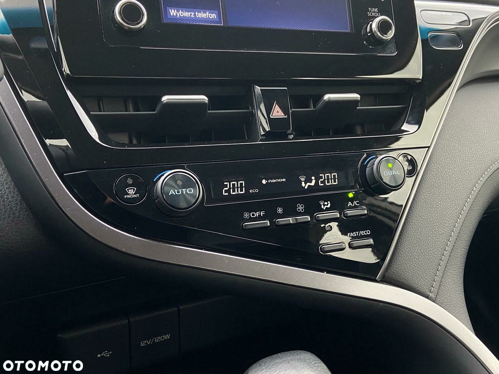 Toyota Camry 2.5 Hybrid Comfort CVT - 24