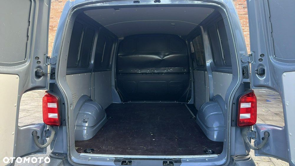 Volkswagen Transporter - 11