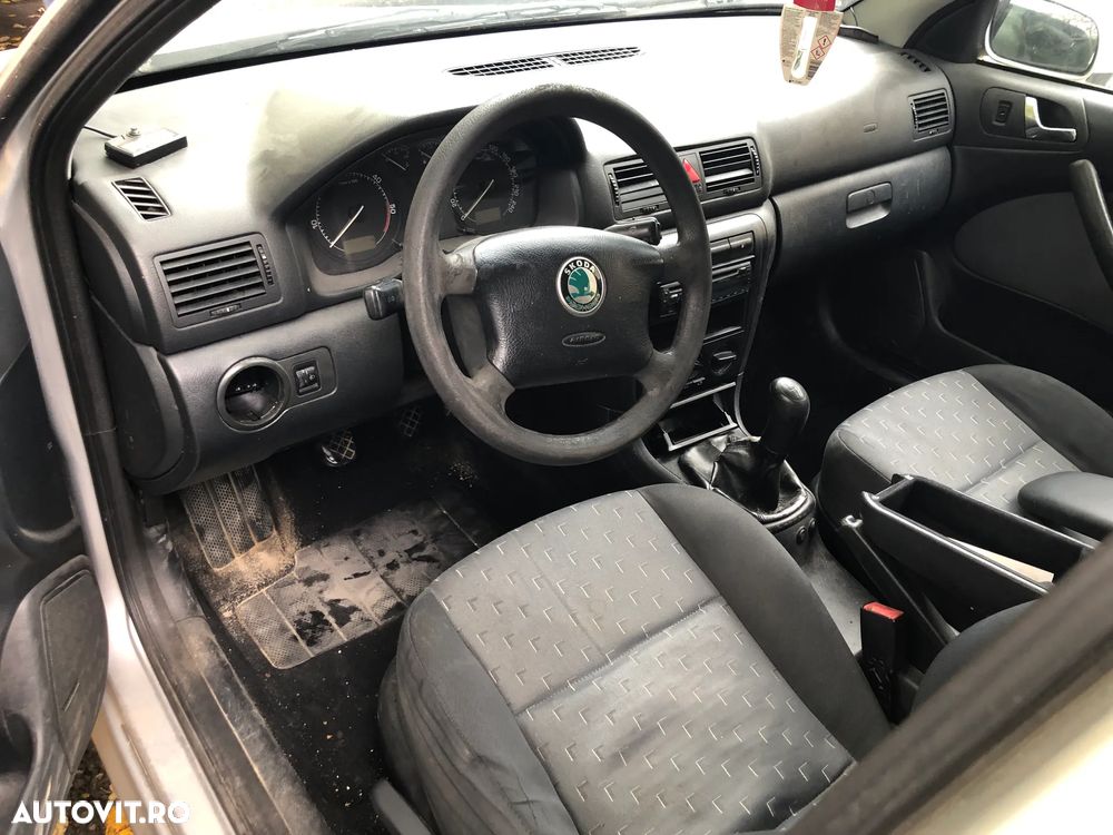 Dezmembrez Skoda Octavia 1 2008 gri argintiu 1,9 TDI AXR - 5