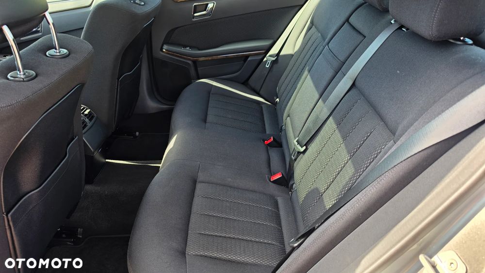 Mercedes-Benz Klasa E 250 CGI BlueEFFICIENCY 7G-TRONIC Elegance - 13