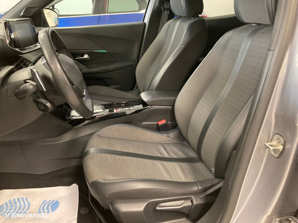 Peugeot 2008 1.2 PureTech Allure EAT8 - 5
