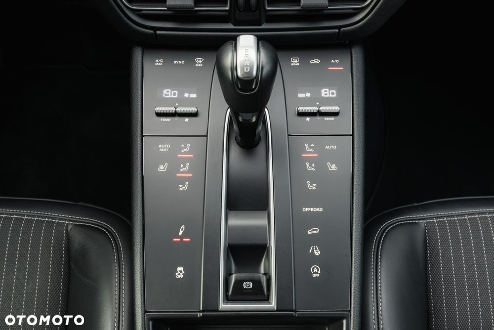 Porsche Macan T - 17