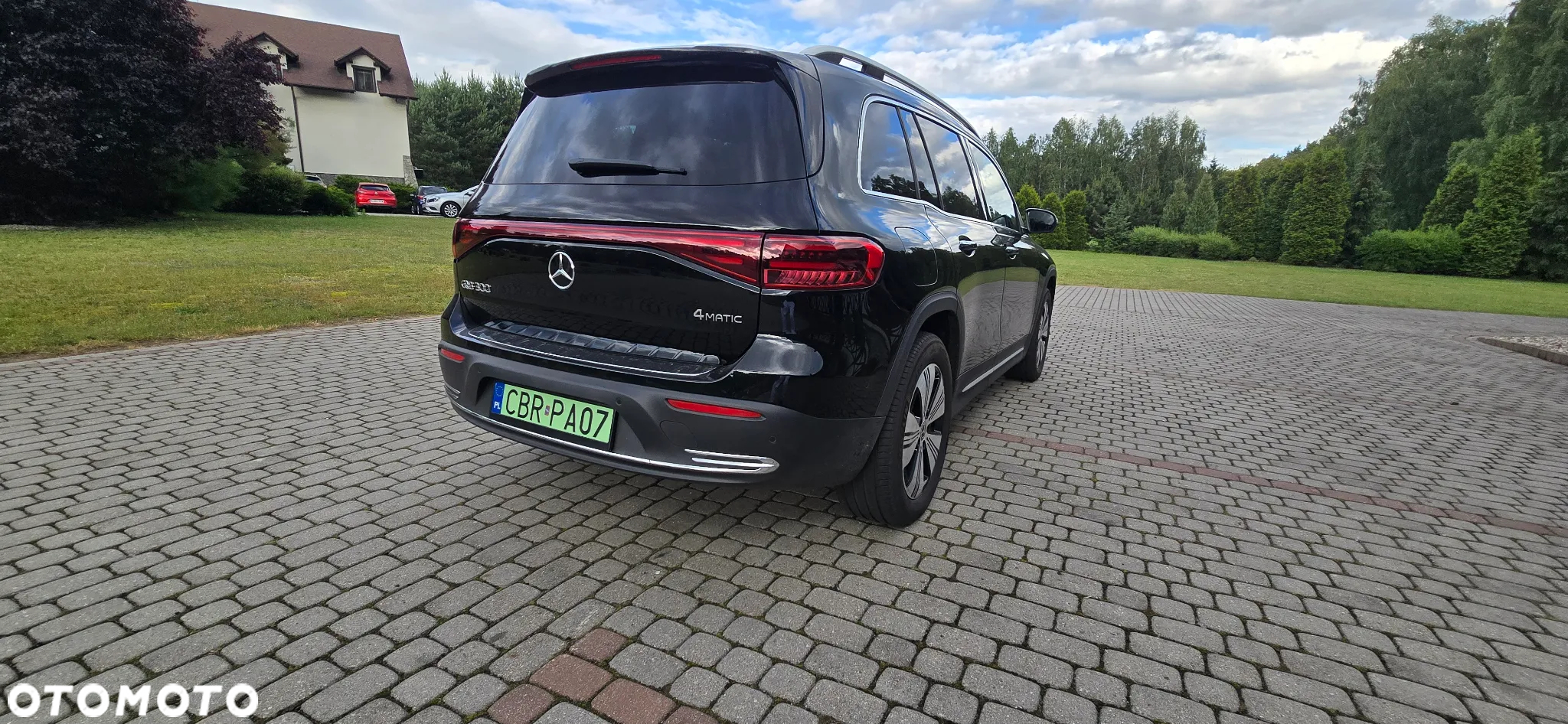 Mercedes-Benz EQB - 8