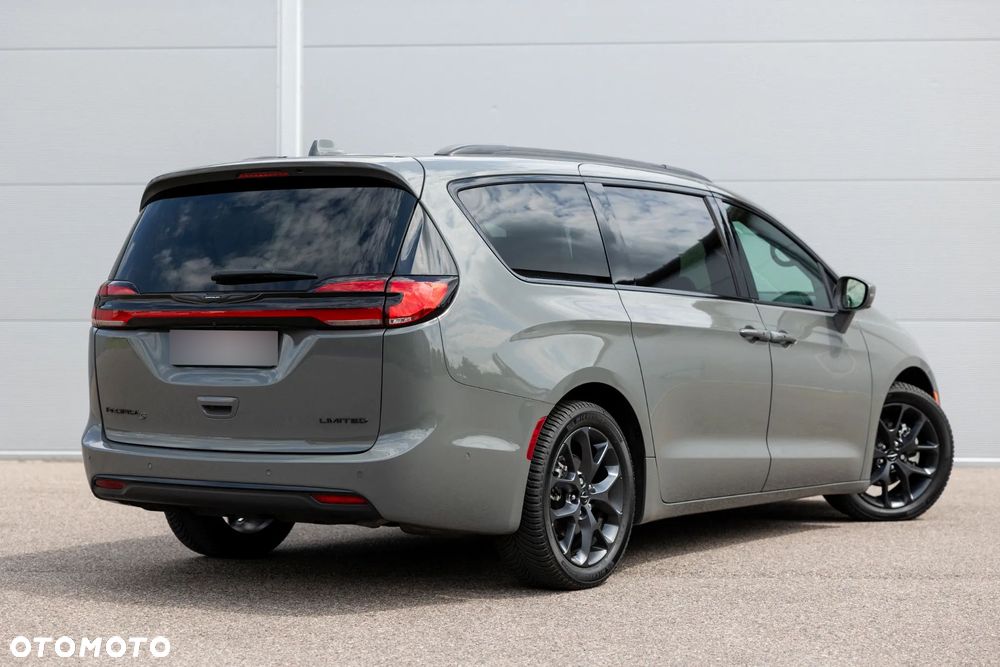 Chrysler Pacifica - 6
