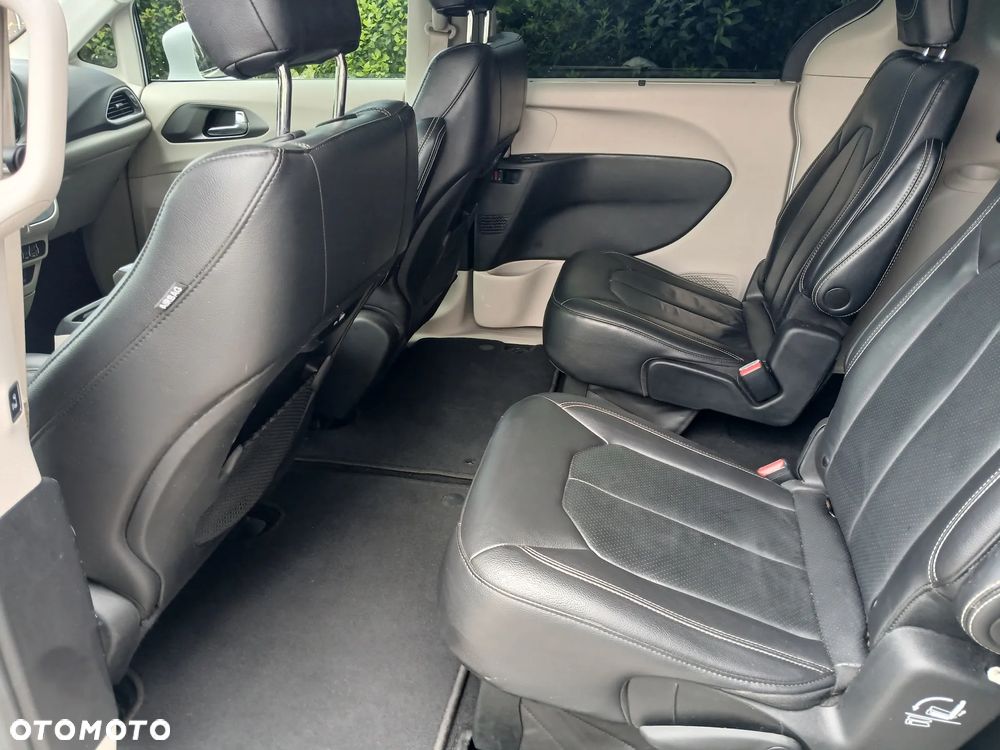Chrysler Pacifica - 30