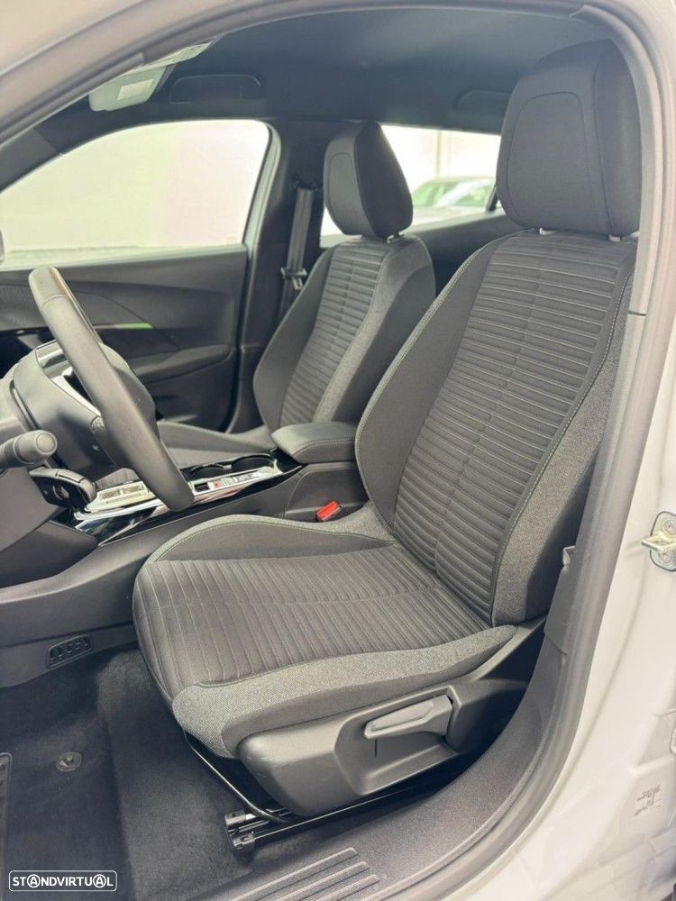 Peugeot e-2008 50 kWh Active Pack - 11