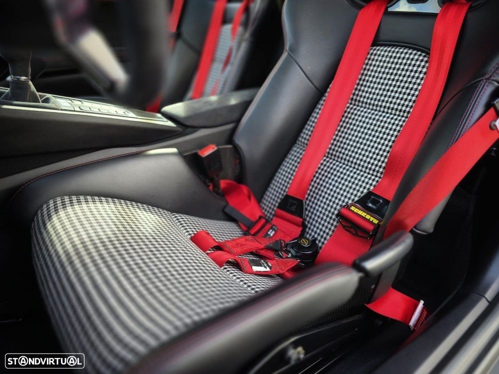 Porsche Cayman GT4 - 35