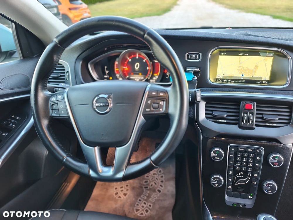 Volvo V40 D2 Drive-E Momentum - 25