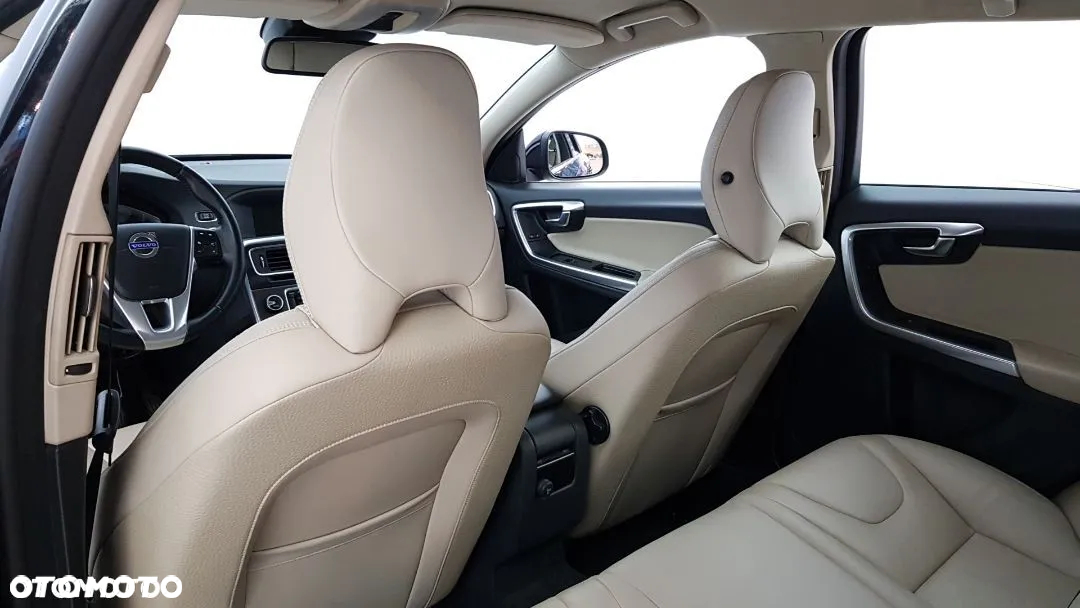 Volvo V60 T3 Summum - 15