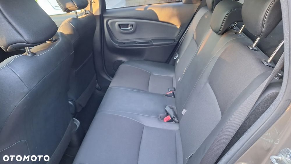 Toyota Yaris Hybrid 100 Premium - 11