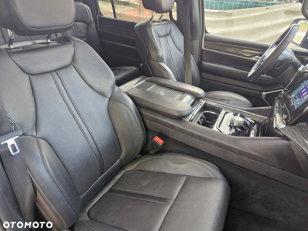 Jeep Wagoneer - 23