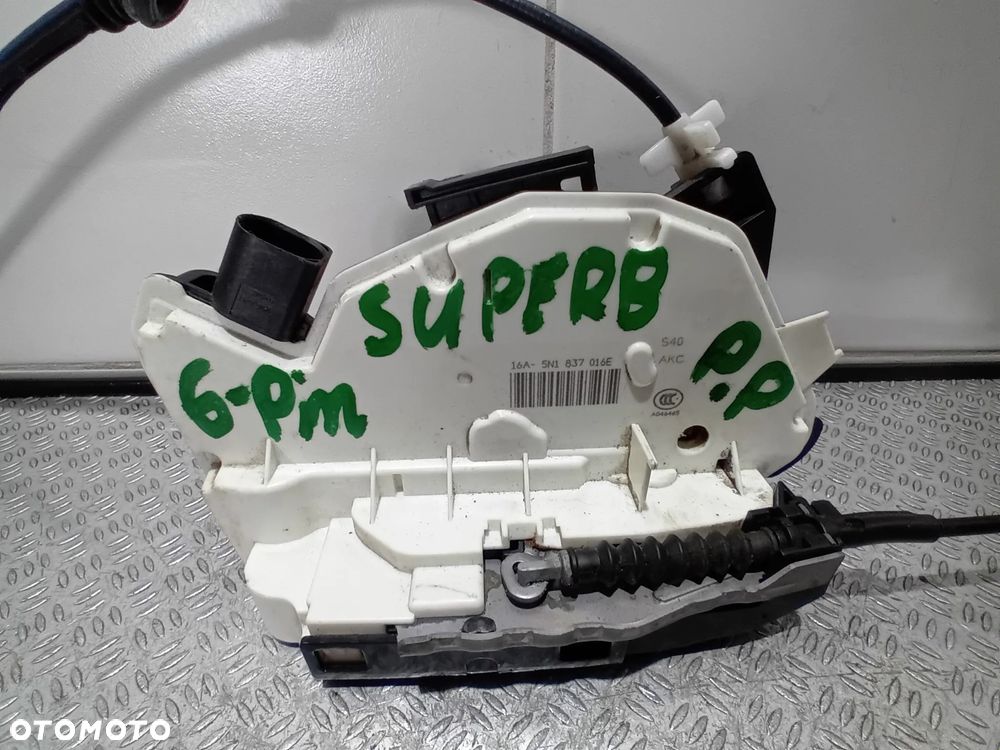 zamek prawy przód drzwi Skoda Superb 6 PIN 5N1837016E - 3