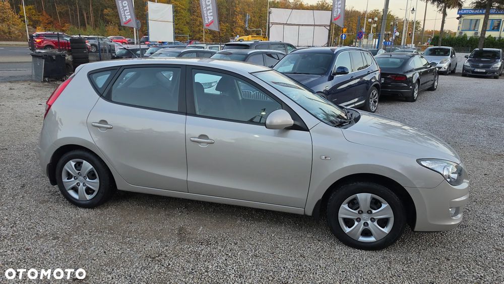 Hyundai i30 1.4 Comfort EU5 - 10