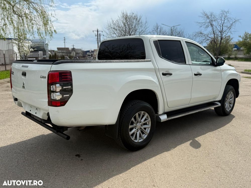 Mitsubishi L200 Double Cab 2.2 DI-D M/T Instyle - 10