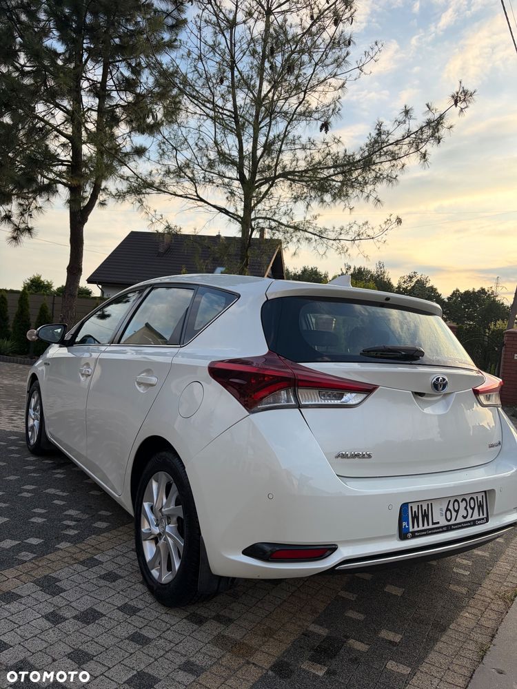Toyota Auris Hybrid 135 Premium - 2