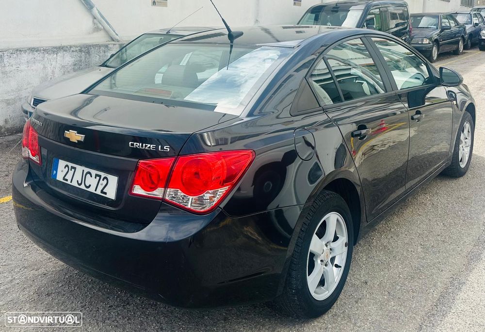 Chevrolet Cruze 1.6 LS - 4
