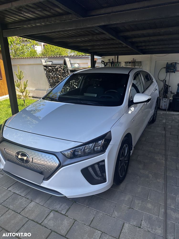 Hyundai IONIQ - 3