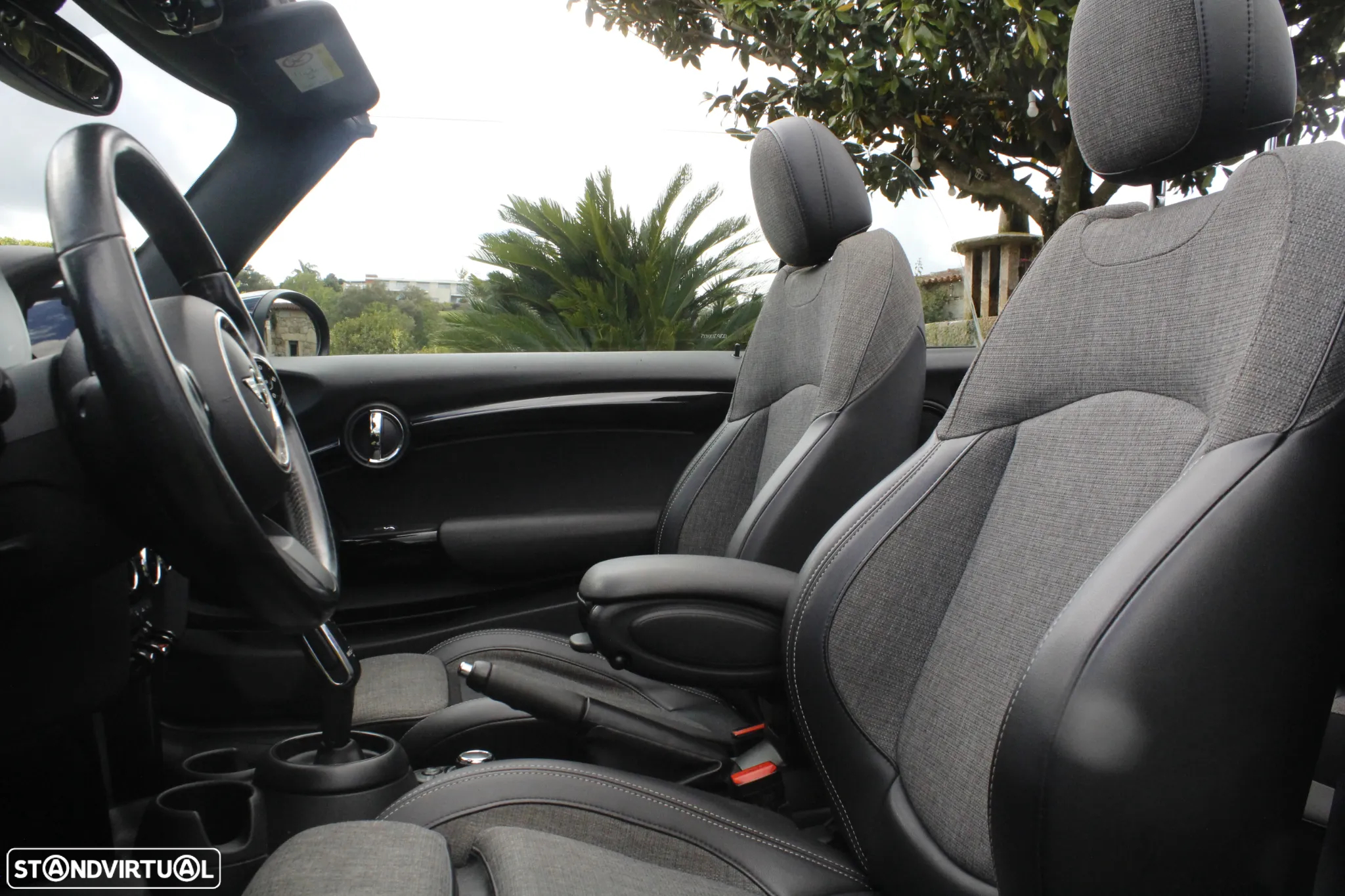 MINI Cabrio Cooper Auto. Essential - 33