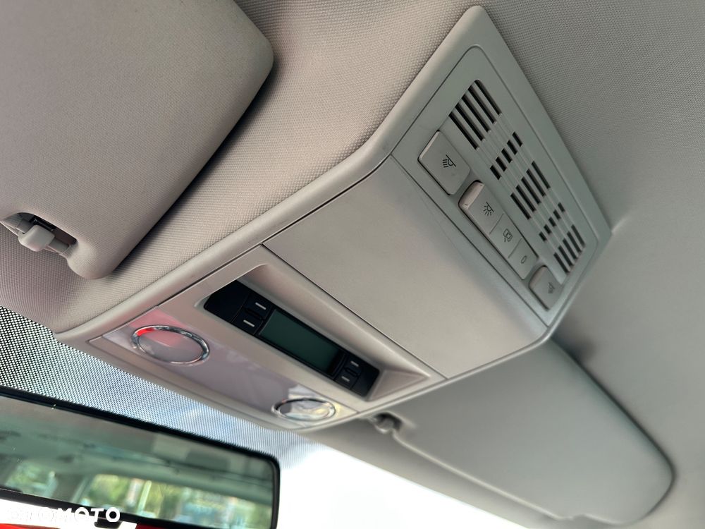 Volkswagen Multivan - 34