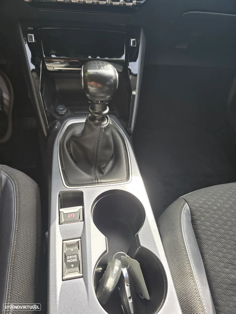 Peugeot 2008 1.2 PureTech Allure - 16