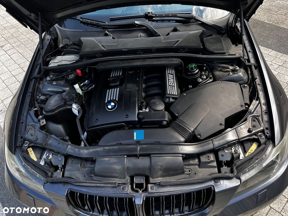 BMW Seria 3 325i xDrive - 16