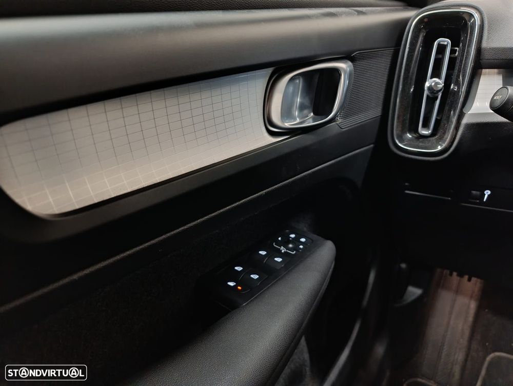 Volvo XC 40 1.5 T2 Momentum Geartronic - 27