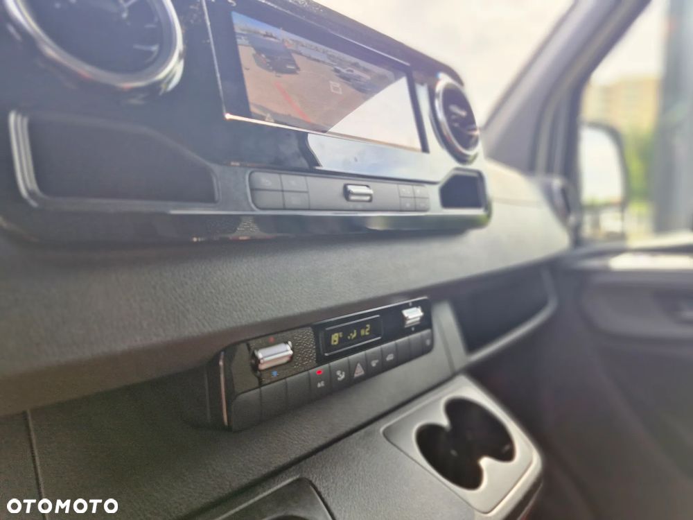 Mercedes-Benz Sprinter - 12