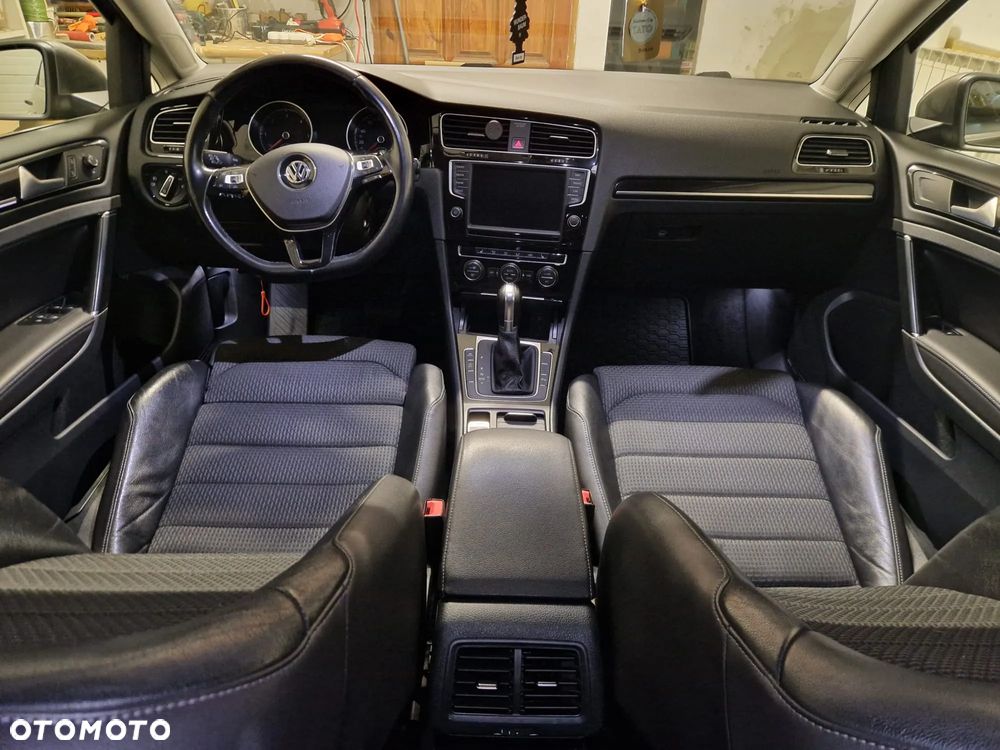 Volkswagen Golf - 10