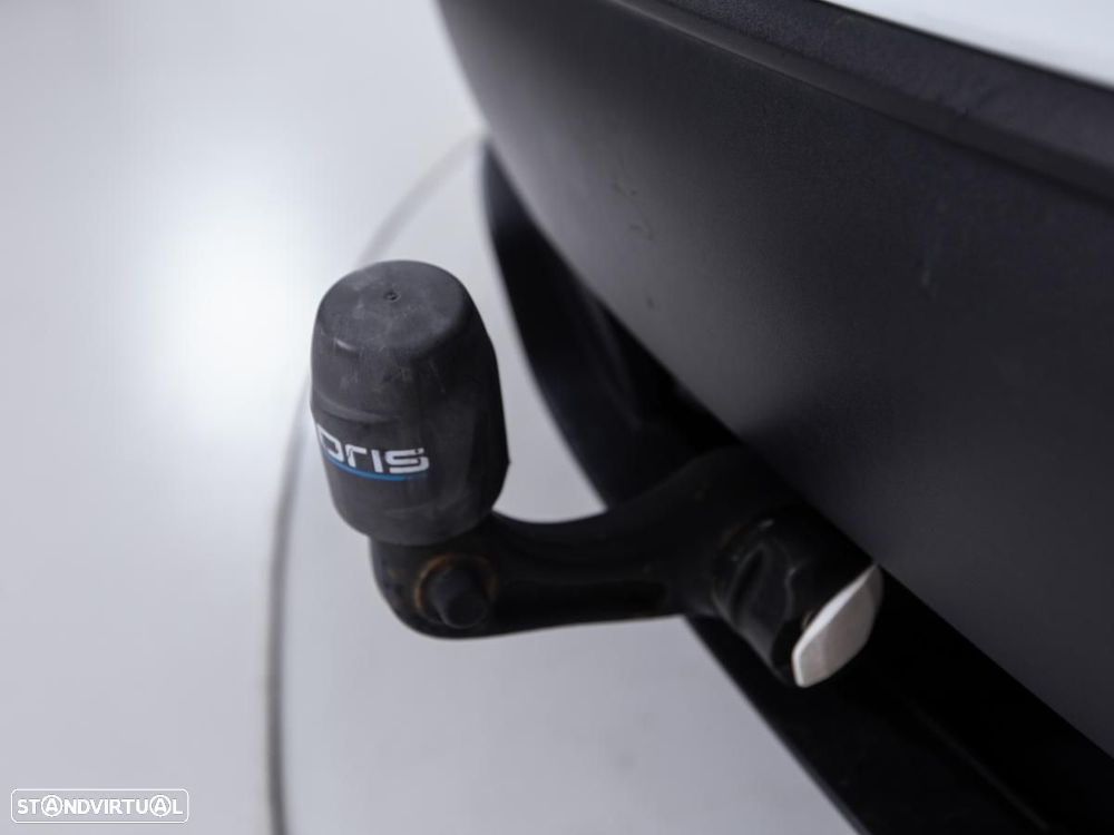 Tesla Model Y Long Range Dual Motor AWD — fotografia 16
