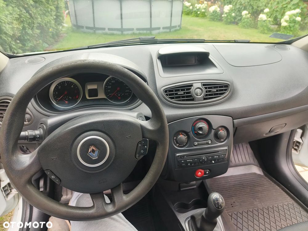 Renault Clio 1.5 dCi Alize - 10