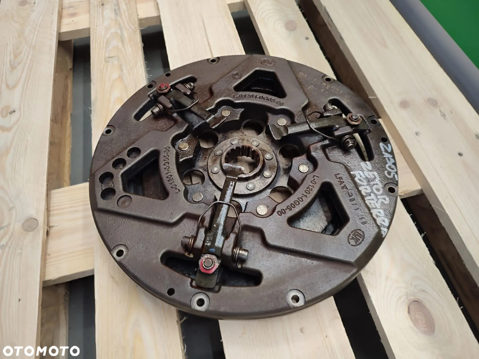Docisk LUK L 01201 0G05 00 tarcz sprzęgłowa ZETOR FORTERRA 105 - 8