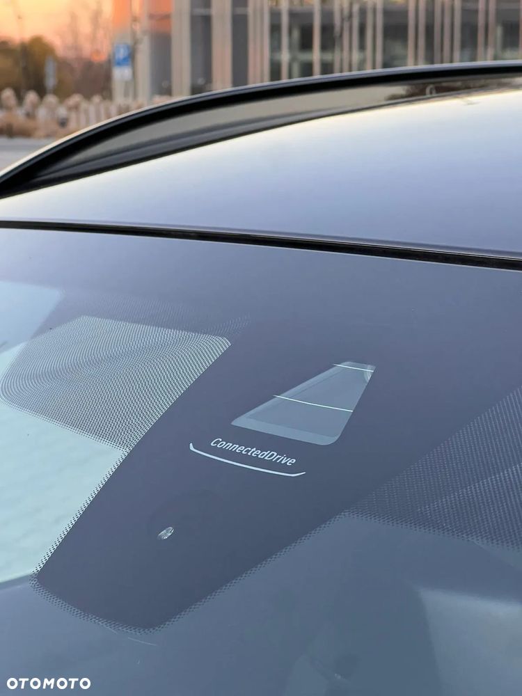 BMW Seria 3 330i xDrive M Sport - 12