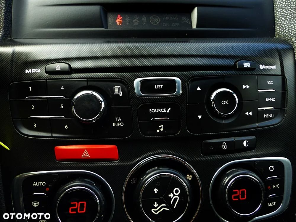 Citroën DS4 1.6 HDi SoChic - 32