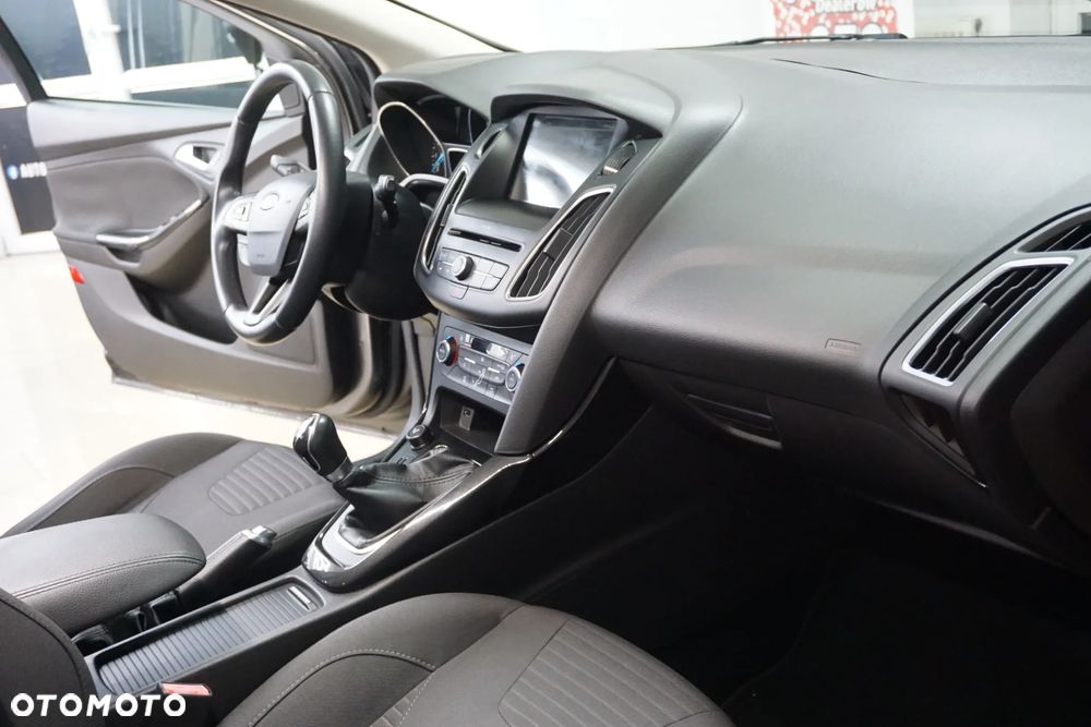 Ford Focus 1.6 FF Ambiente - 23