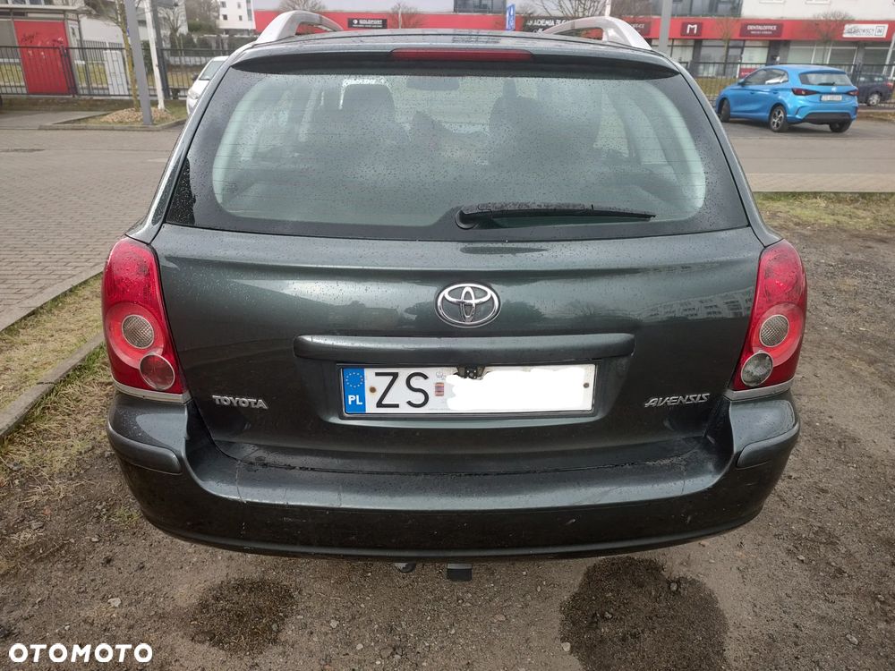 Toyota Avensis 2.0 VVT-i Sol plus Premium - 3