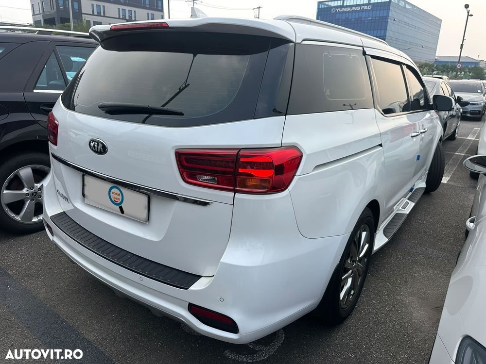 Kia Carnival - 3