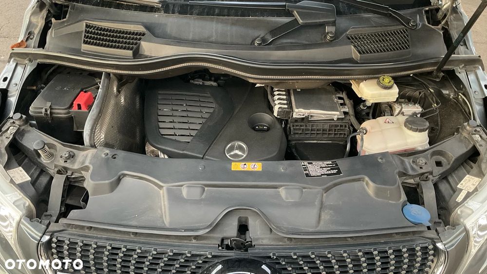 Mercedes-Benz Klasa V - 8