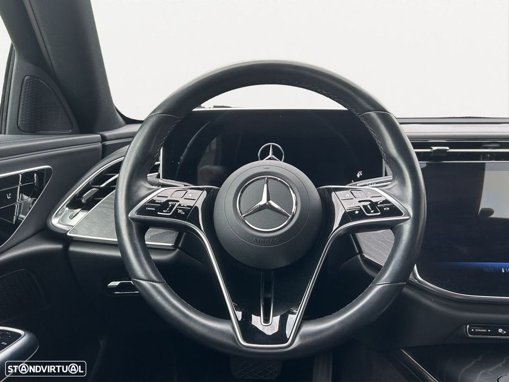 Mercedes-Benz E 220 — fotografia 10